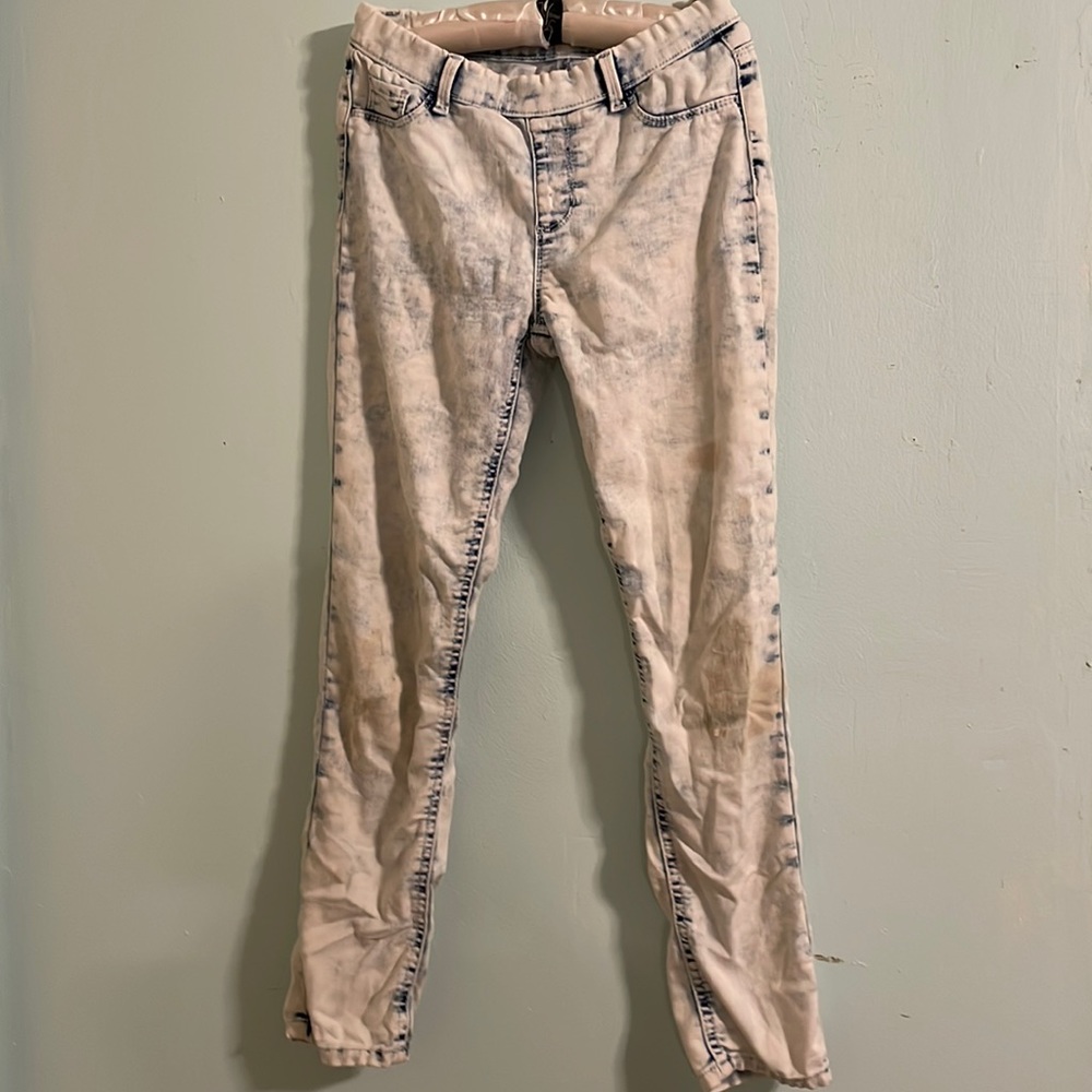 Trendy acid-washed jeans